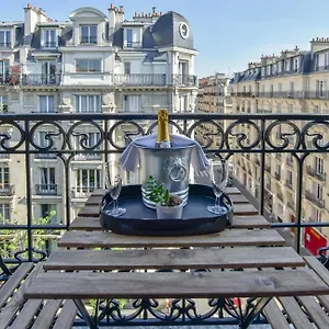 *** Hotel Montcalm France